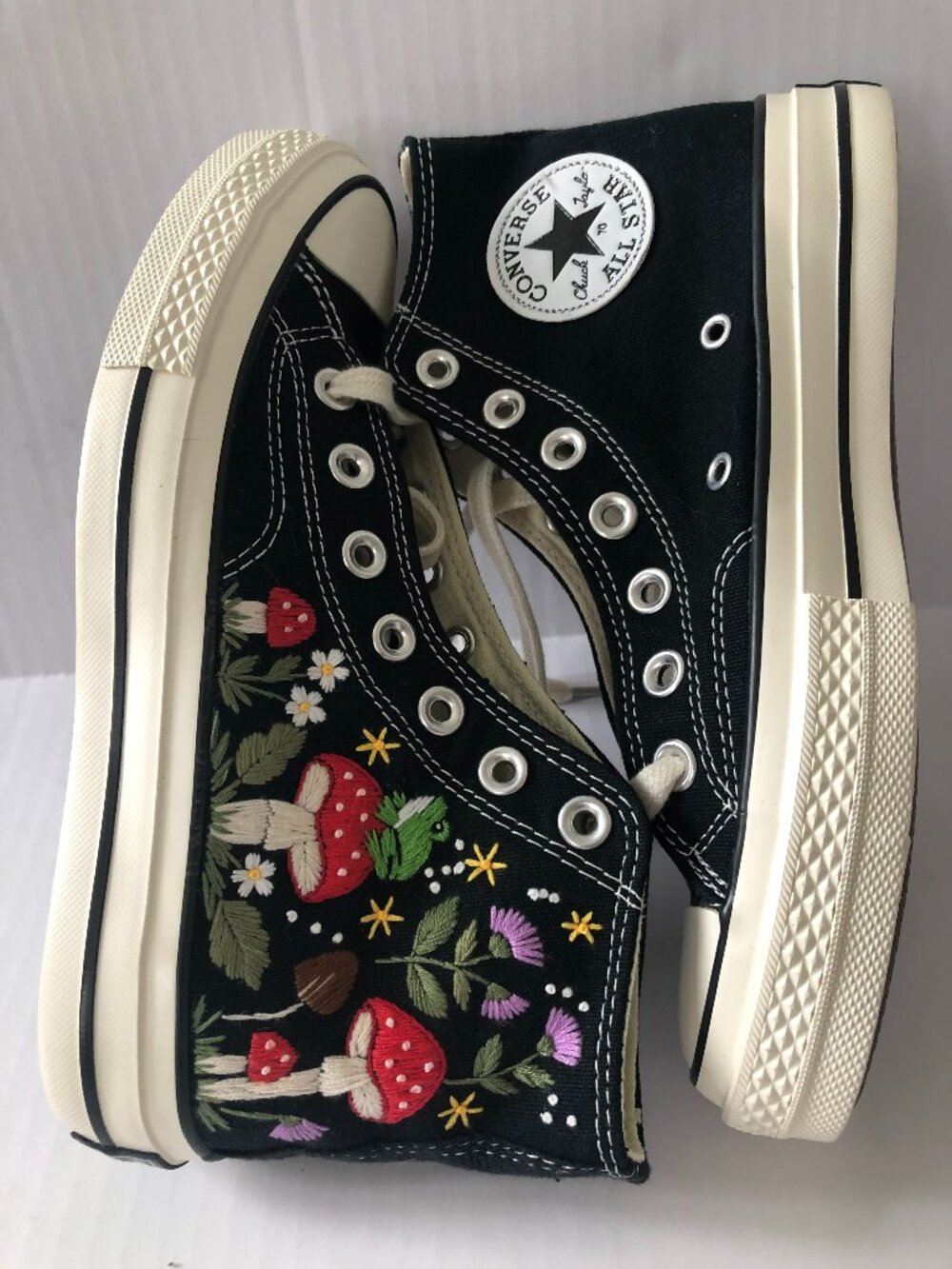 NWT Converse Chuck Taylor Embroidery Frog Mushroom Flowers High Top Size 6.5W